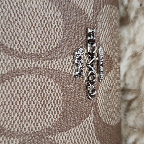 NWT IOB Coach Med Signature & Pale Blue Corner Zip Wallet 🩵 - Picture 3 of 16